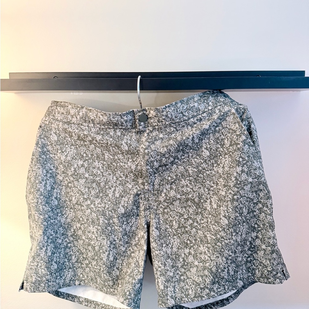 Hollister x Gilly Hicks Men’s Shorts with Compression Short Liner 6”